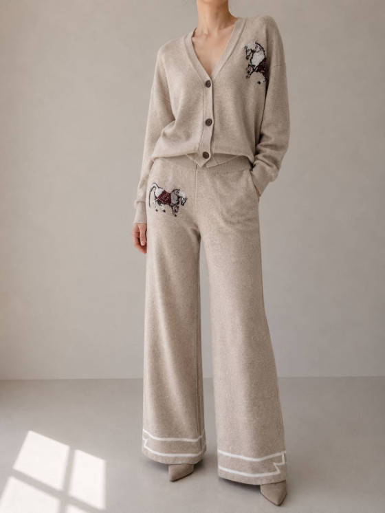 Set cardigan e pantaloni con cavallo