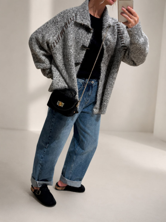 Oversized cardigan with toggle buttons