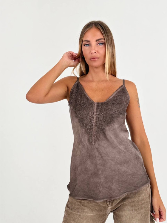 Top in viscosa con pizzo