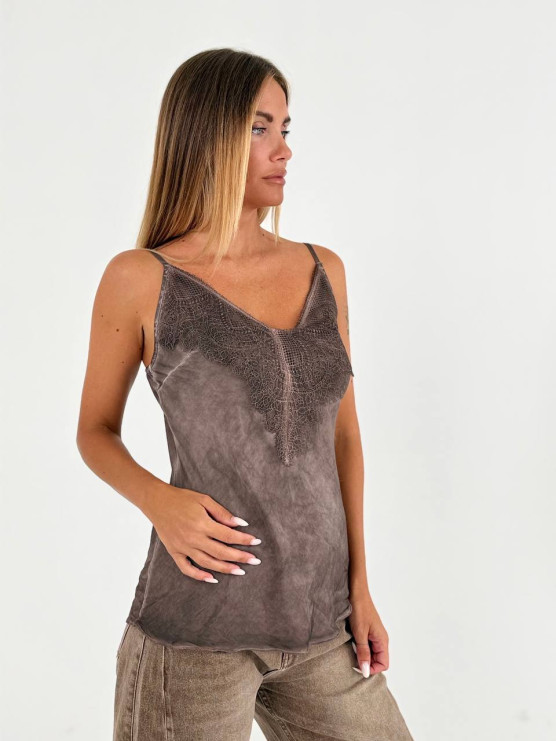 Top in viscosa con pizzo