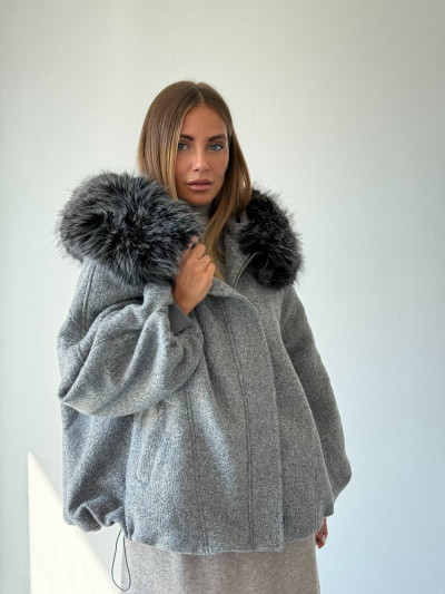 Giacca oversize con cappuccio in eco pelliccia