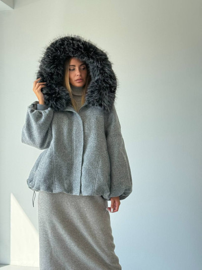 Giacca oversize con cappuccio in eco pelliccia