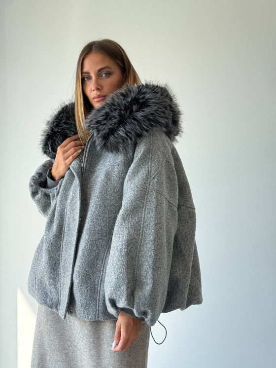 Giacca oversize con cappuccio in eco pelliccia