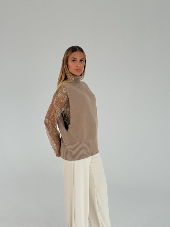 Gilet oversize con collo alto