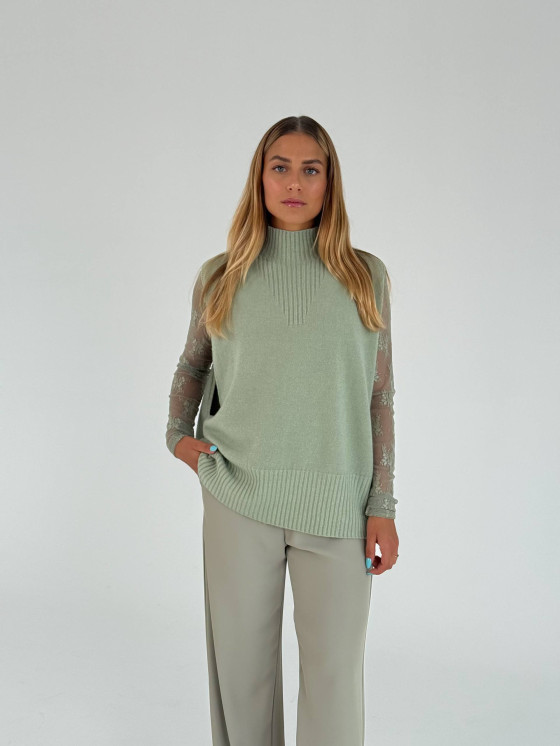 Gilet oversize con collo alto
