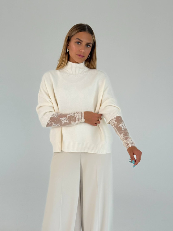 Pullover oversize con collo alto