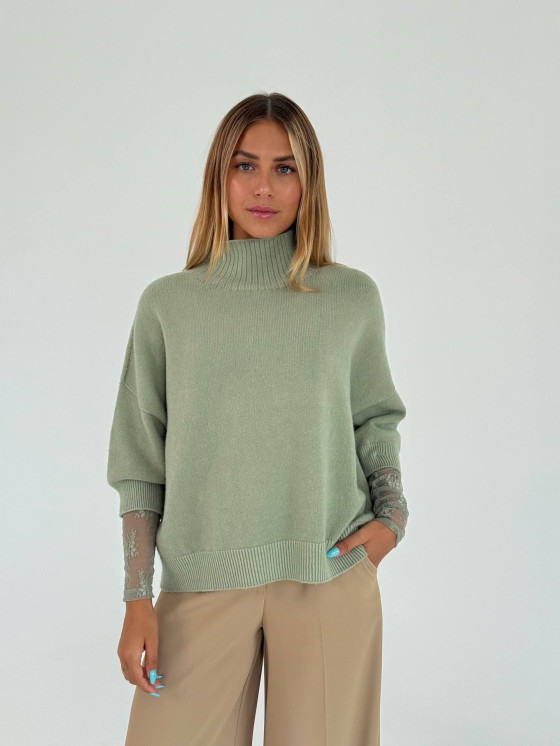 Pullover oversize con collo alto
