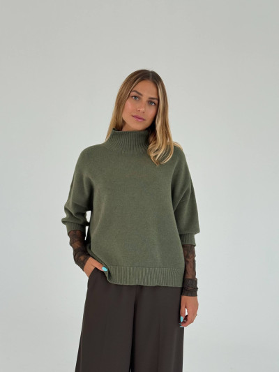 Pullover oversize con collo alto
