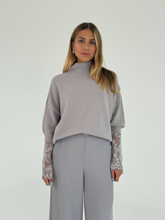 Pullover oversize con collo alto
