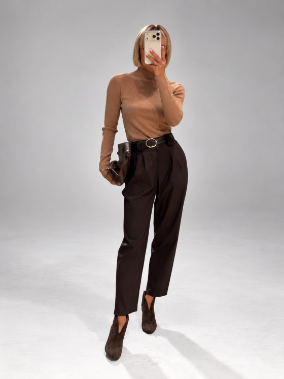 Straight-leg trousers with pleats