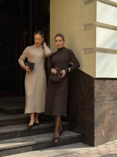 Ribbed knit pleated midi dress
