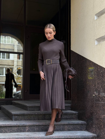 Ribbed knit pleated midi dress