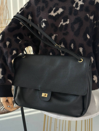 Borsa in vera pelle martellata con patta