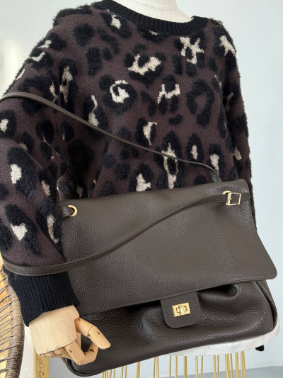 Grained genuine leather shoulder bag