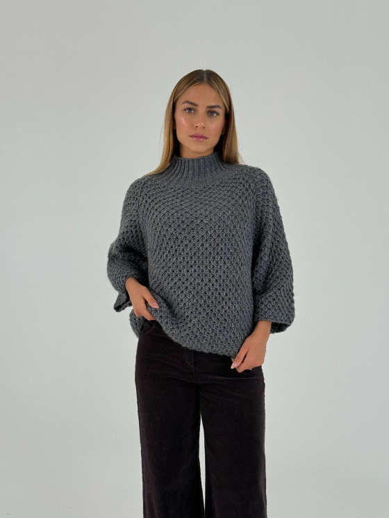 Pullover ampio in maglia lavorata con collo alto