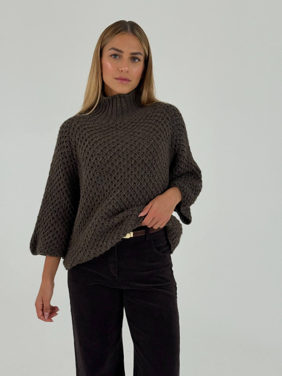 Pullover ampio in maglia lavorata con collo alto