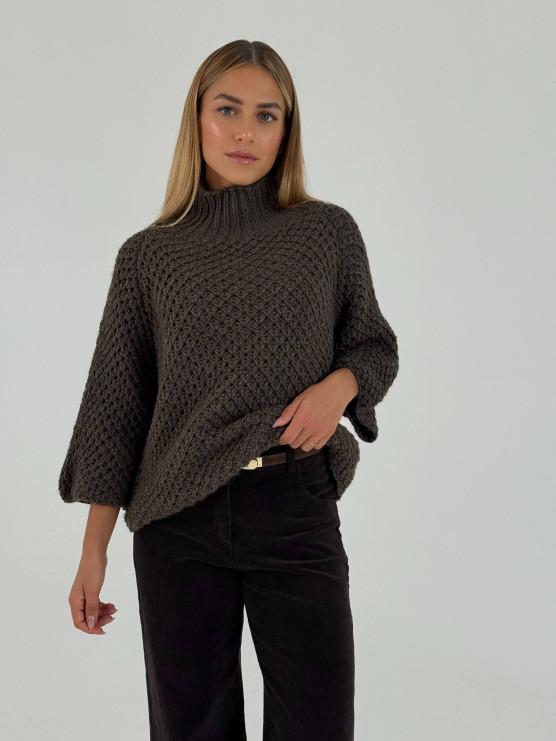 Pullover ampio in maglia lavorata con...