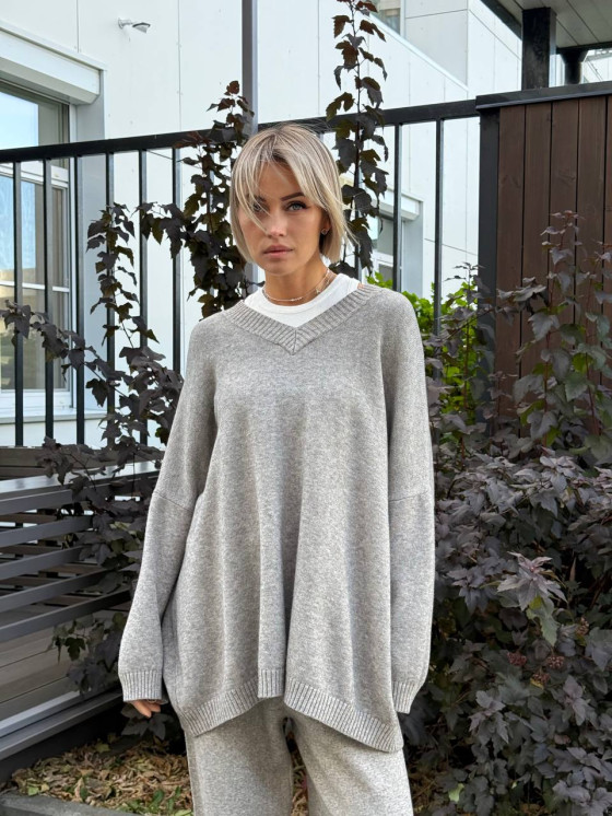 Oversized v-neck pullover