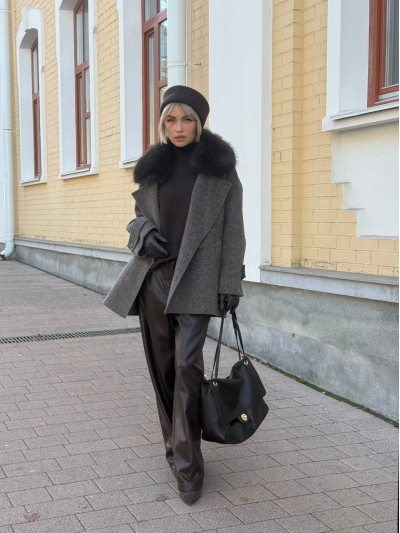 Cappotto oversize in misto lana con collo in pelliccia removibile