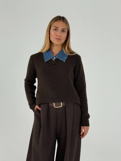 Jumper with denim collar