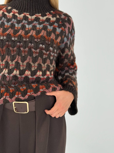 Pullover collo alto con lavorazione multicolore