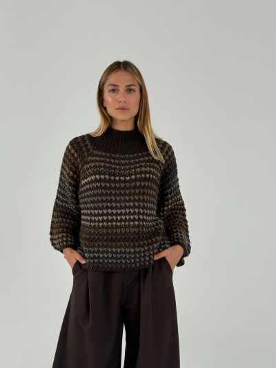 Pullover collo alto con maniche a campana