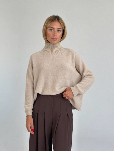 Oversized high-neck jumper with long sleeves