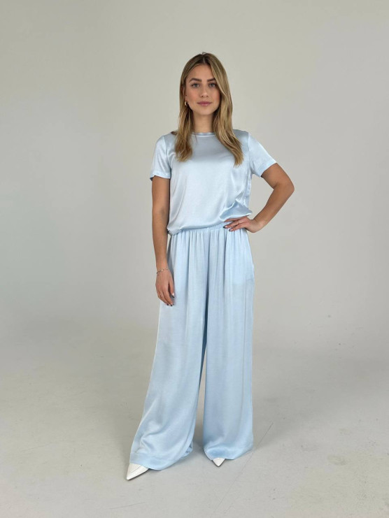 Pantaloni evazați