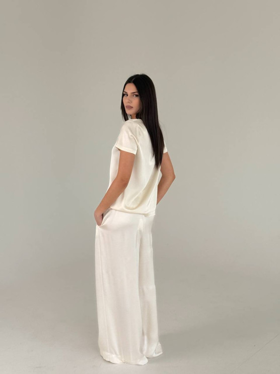 Pantaloni evazați
