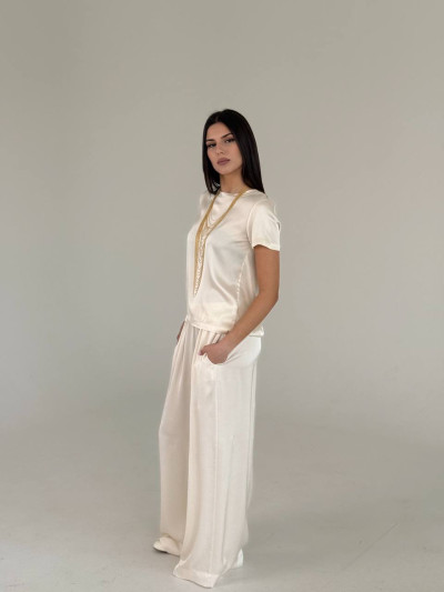 Pantaloni evazați