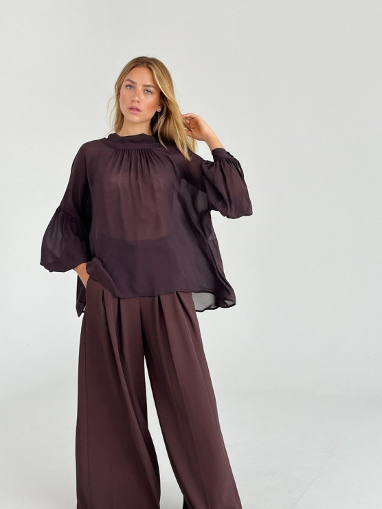Pantalonii palazzo cu centură