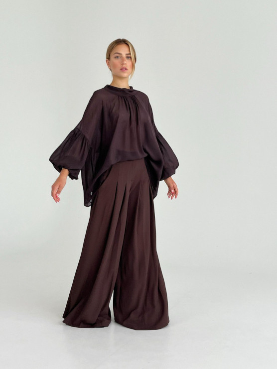 Pantalonii palazzo cu centură