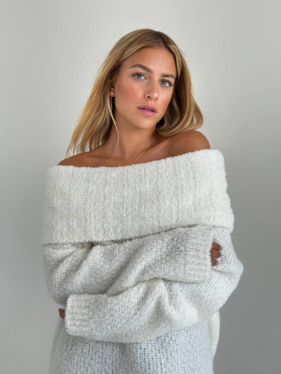 Pulover oversize cu umeri goi