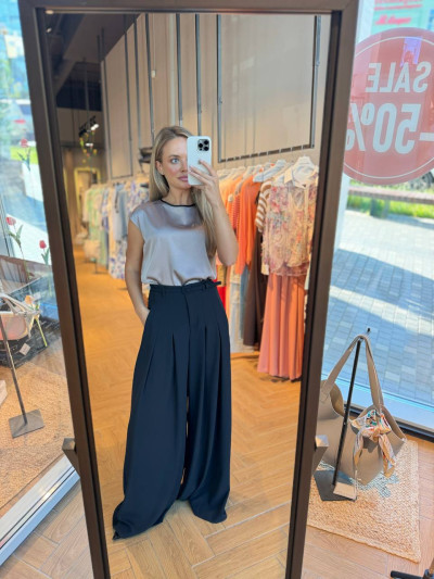 Pantalonii palazzo cu centură