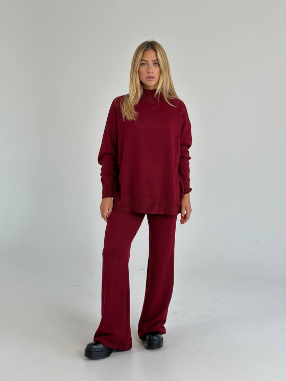 Set pantaloni drepți și pulover