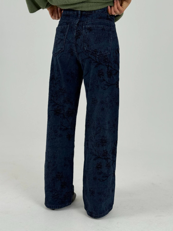 Jeans a gamba ampia con ricami floreali