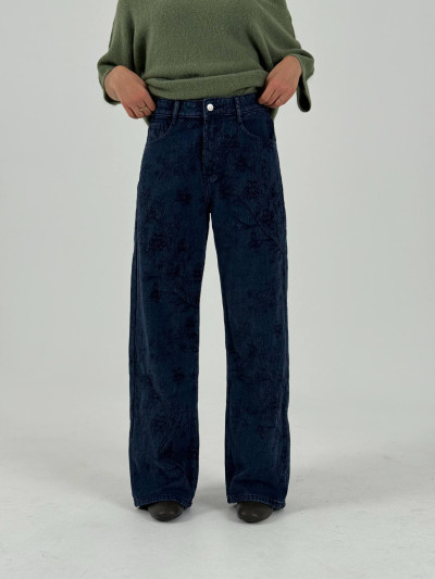 Jeans a gamba ampia con ricami floreali